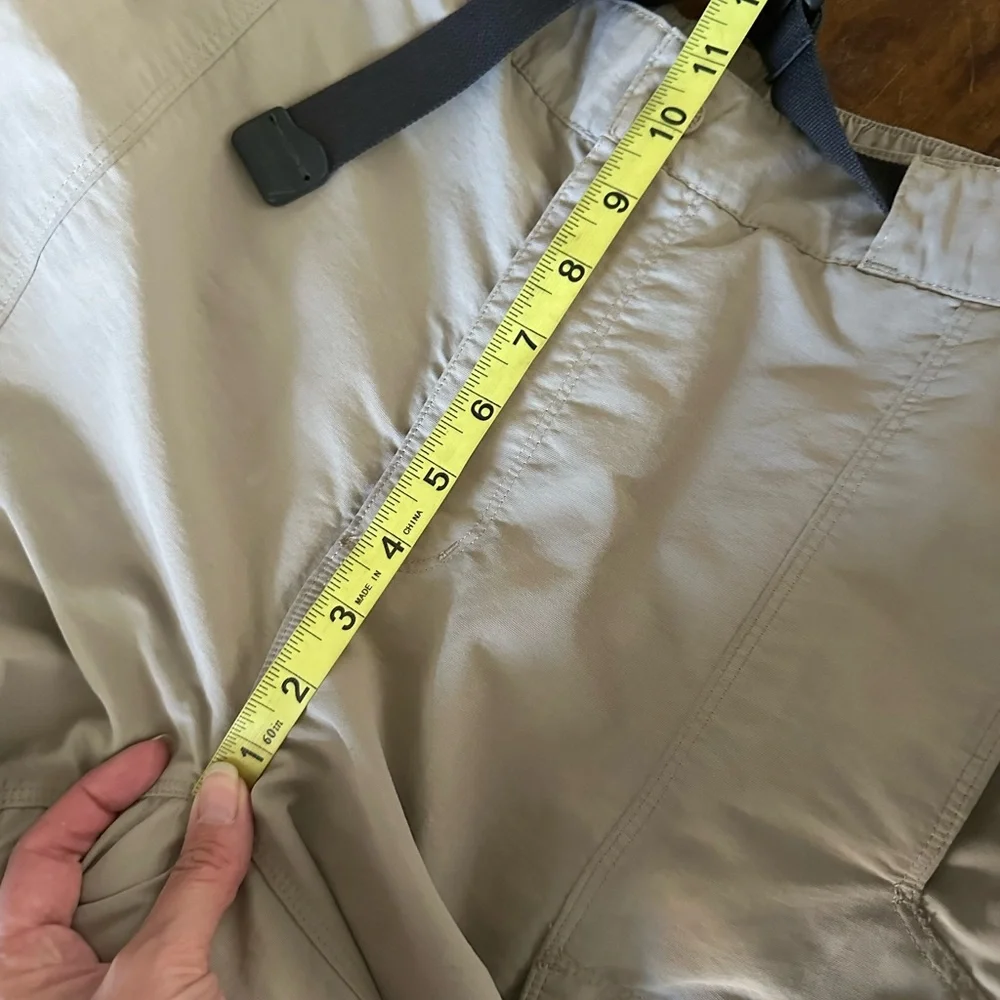 The North Face khaki zip off nylon convertible hiking pants size Large Long‎